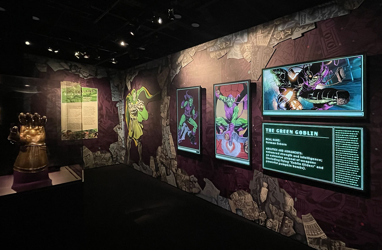 Marvel-Ausstellung mit mehreren Screens von cocurio – konzipiert zur Darstellung von Fähigkeiten und Comicgeschichte der Charakteren